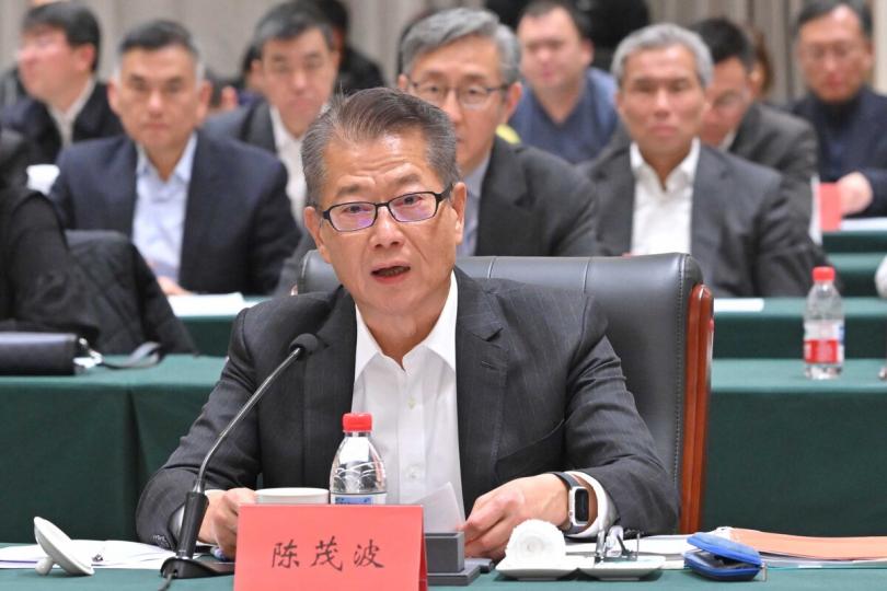 總結:  陳茂波在座談會上發言，分享對考察北京城市副中心和雄安新區的觀察和體會。