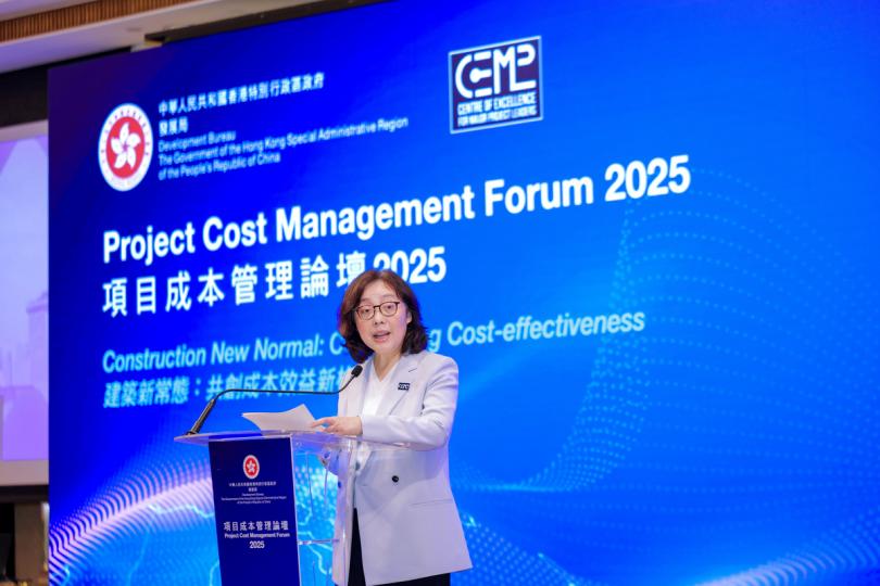 善用公帑:  甯漢豪表示，政府會以業主思維作前瞻性規劃，在工程項目初始階段全面評估不同推行方案，從而制訂切實可行、具成本效益的方案。