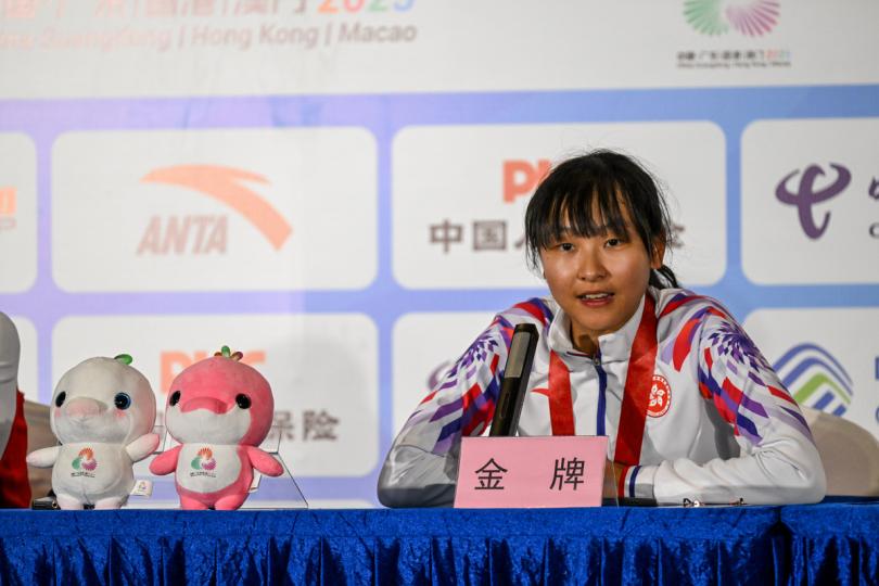 分享:  李思穎在賽後新聞發布會接受傳媒採訪。