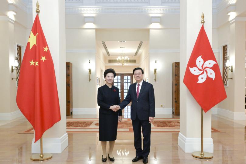 相見歡:  李家超（右）在禮賓府與諶貽琴會面。