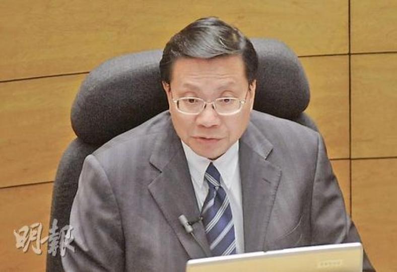 房委會委員、行政會議成員張炳良炮轟有人上綱上線、妖魔化居屋。他建議有限度復建居屋，並以售賣給白表人士為主。（余俊亮攝）