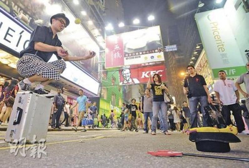 龔志成辦過20場戶外音樂表演，他形容香港要發展西九文化區，若沒有街頭藝術接軌，很難做到像紐約般的文化都市。（劉焌陶攝）