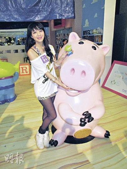 Ella透露新碟找來挪威藝術家設計封套背景。（攝影/記者﹕李潔盈）