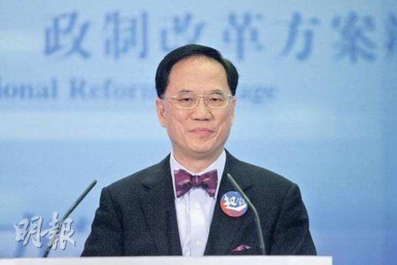民主黨要求特首曾蔭權於下周一黨會員大會前，正式宣布接納民主黨的「普選區議會代表」方案。（郭慶輝攝）