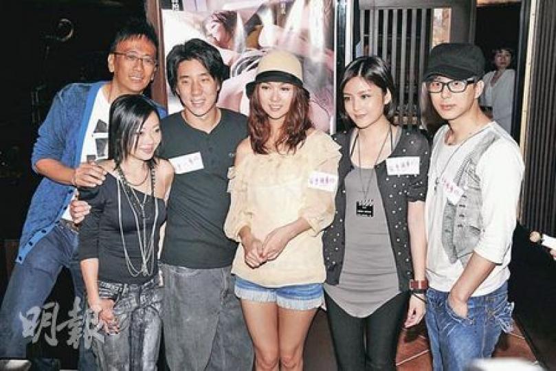 鄭丹瑞（左起）、黃真真、房祖名、薛凱琪、冼色麗和鄧健泓昨晚出席電影慶功，祖名撐緋聞女友薛凱琪沒在電台直播節目爆粗，是她食麵發出的聲音而已。（攝影﹕劉永銳）