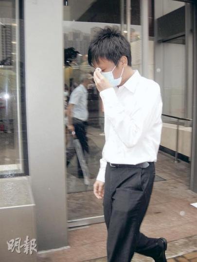 被告黃偉銘（圖）以4萬元積蓄購買中銀雷曼債券，他涉嫌於去年回覆同意銀行「六成回購方案」時，以生粉冒充毒粉恐嚇中銀職員。（黃靜雅攝）