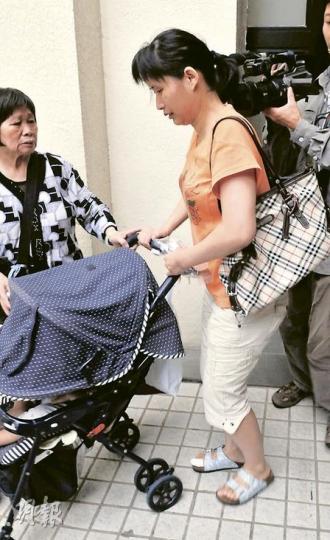 咬人巨鼠體長近8吋，事後被街坊群起追打吐血身亡。（馮國良攝）