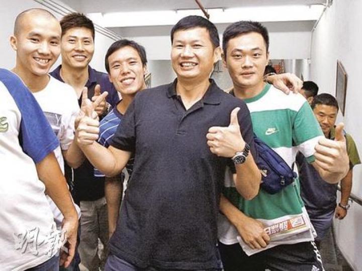 香港消防處職工總會一連兩日舉行3場會員大會，該會主席趙善聰說，工會計劃以遊行表達「已爭取21年的每周工作48小時」的訴求。圖為工會昨日舉行會員大會。（李紹昌攝）