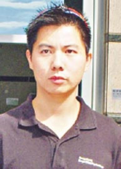 港隊跳繩前總教練鄭子廚（圖）被控非禮罪，獲判無罪後離開法庭。（梁珮珊攝）