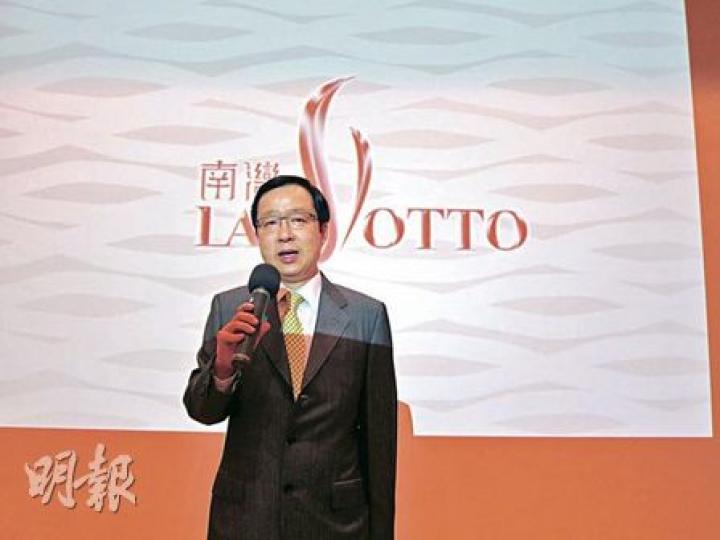 新地代理執行董事雷霆表示,南灣定必依足9招12式規定售樓,集團更為南灣製作代理銷售培訓短片。(陳天賜攝) 新地代理執行董事雷霆表示,南灣定必依足9招12式規定售樓,集團更為南灣製作代理銷售培訓短片。(陳天賜攝)