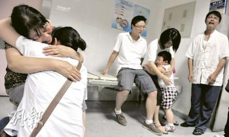 東部華僑城總經理曾輝昨傍晚就事故向公眾鞠躬致歉。(朱永倫攝) 東部華僑城總經理曾輝昨傍晚就事故向公眾鞠躬致歉。(朱永倫攝)