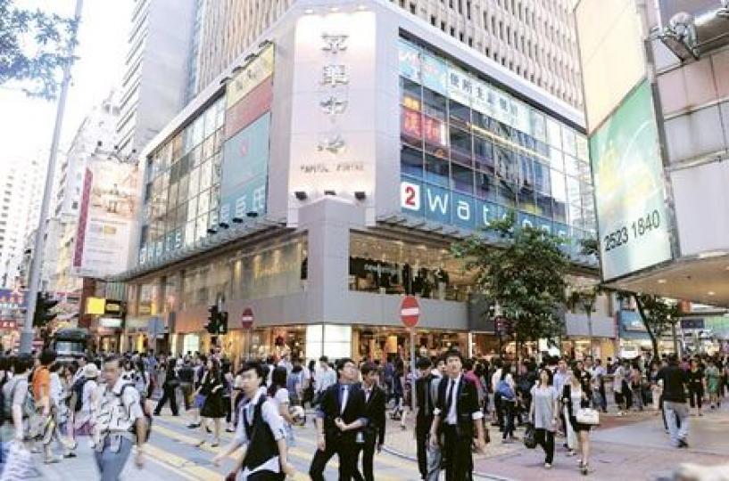 美國服裝品牌Forever 21，預租銅鑼灣的京華中心六層商舖，涉及樓面約5.1萬平方呎，租約明年8月起生效。物業現有租客為Giordano和屈臣氏等。（劉焌陶攝）