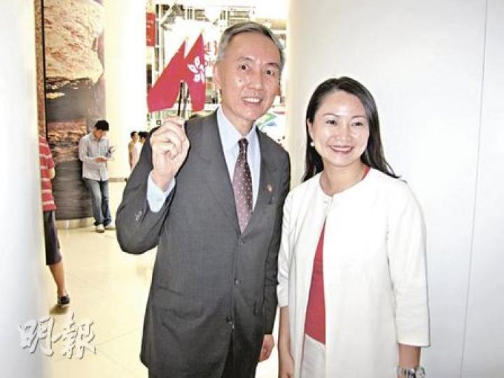 信置主席黃志祥（左）表示，如果下月中身處本港的話，必定會親身參與亞皆老街、紅磡灣兩幅九龍市區地皮的拍賣會。（林可為攝）