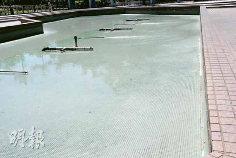 康文署長馮程淑儀昨出席「全民運動日」記者會時回應深水埗公園溺斃事件,強調需要向警方、消防署和外判公司了解,目前把責任完全歸咎該名保安員是言之過早,她表示康文署會盡快展開內部調查。(葉漢華攝) 康文署長馮程淑儀昨出席「全民運動日」記者會時回應深水埗公園溺斃事件,強調需要向警方、消防署和外判公司了解,目前把責任完全歸咎該名保安員是言之過早,她表示康文署會盡快展開內部調查。(葉漢華攝)