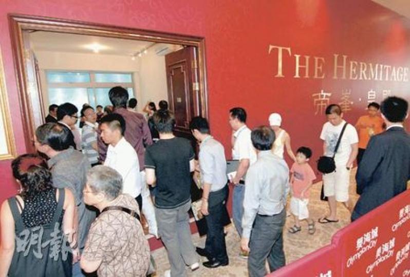 睇樓客許先生——「清水房」內放置家俬沒有問題,因為買家們都很聰明,懂得自行判斷和考慮。不過,許先生亦建議,發展商最好同時打造一個「清水房」、一個附連裝修的「清水房」。(尹錦恩攝) 睇樓客許先生——「清水房」內放置家俬沒有問題,因為買家們都很聰明,懂得自行判斷和考慮。不過,許先生亦建議,發展商最好同時打造一個「清水房」、一個附連裝修的「清水房」。(尹錦恩攝)