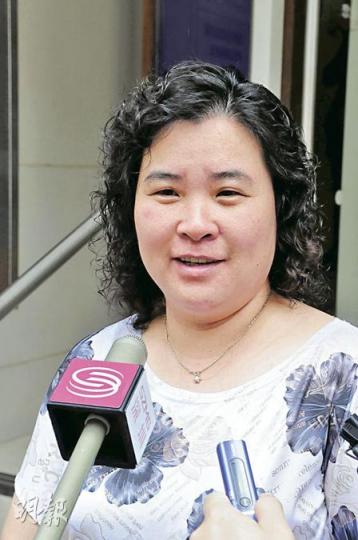 陳小姐鍾情內銀股，認為農行短炒長揸皆宜。（張智超攝）