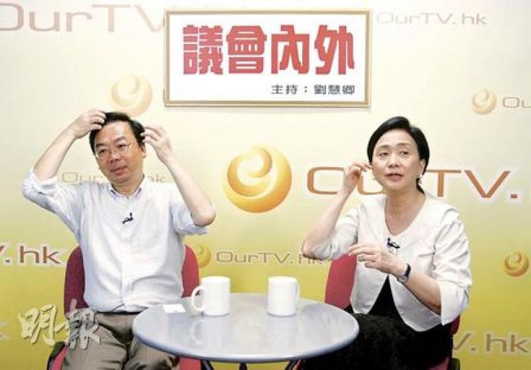 劉慧卿（右）與張文光（左）昨日「開咪」，大談民主黨與中央談判內情。（林振東攝）