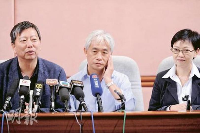 立法會議員李卓人（左起）、梁耀忠、何秀蘭皆批評特首曾蔭權指最低工資應由低開始的言論，擔心破壞臨時最低工資委員會的獨立性。（尹錦恩攝）