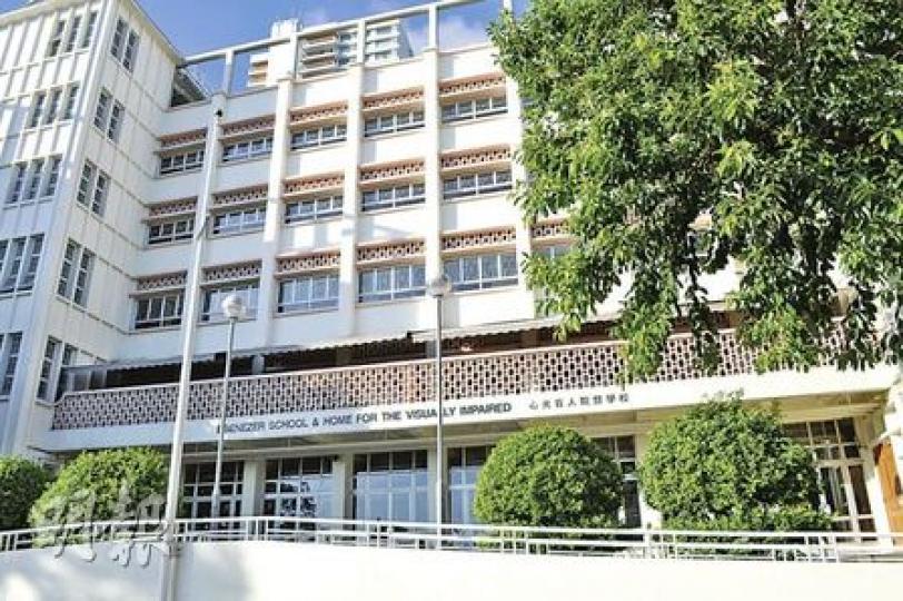 穎璇在心光盲人院暨學校宿舍內自殺命危，校長及教師均擔心不已，表示早已經嘗試援助，惜仍未能阻止悲劇。（梁雪怡攝）