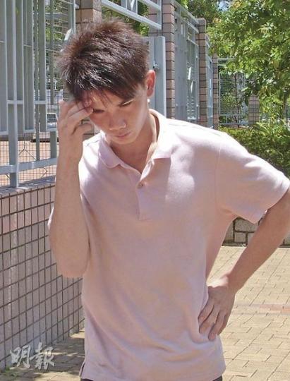 被告鄒浩賢報稱案發時受酒精影響才踢傷女警及搶警槍,昨承認控罪獲准保釋候判。(梁珮珊攝) 被告鄒浩賢報稱案發時受酒精影響才踢傷女警及搶警槍,昨承認控罪獲准保釋候判。(梁珮珊攝)