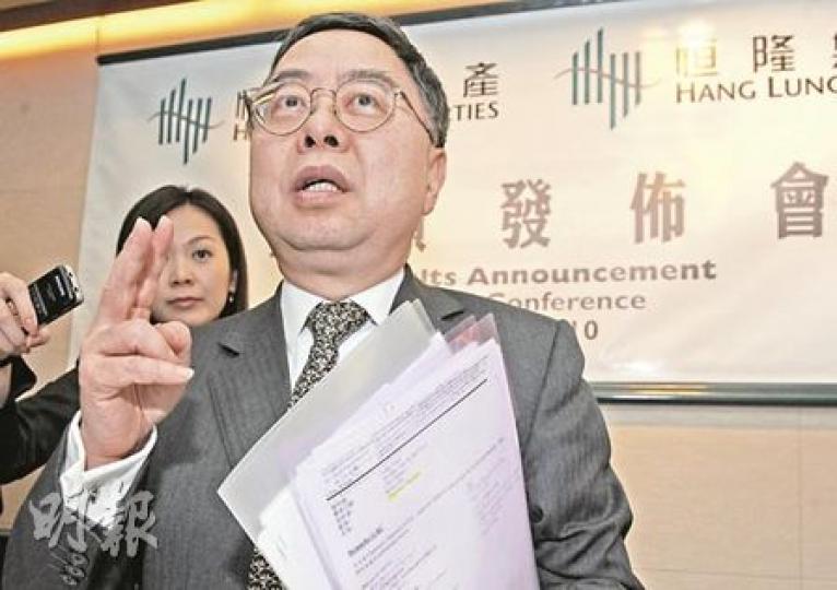 面對香港樓價太貴,恒隆主席陳啓宗堅定地說,「今日很多人想了很多『治標』的方法,但沒有去『治本』——增加土地供應!有點本末倒置,我相信,只要多一點土地出來,香港的樓價一定會降的。」(劉焌陶攝) 面對香港樓價太貴,恒隆主席陳啓宗堅定地說,「今日很多人想了很多『治標』的方法,但沒有去『治本』——增加土地供應!有點本末倒置,我相信,只要多一點土地出來,香港的樓價一定會降的。」(劉焌陶攝)