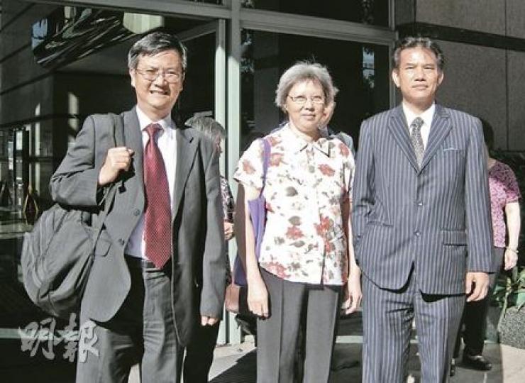男被告關炳良涉高呼「屋內無人」,即開動推土機拆卸上水坑頭邨兩間鐵皮屋和74棵樹木。(利嘉茵攝)
男被告關炳良涉高呼「屋內無人」,即開動推土機拆卸上水坑頭邨兩間鐵皮屋和74棵樹木。(利嘉茵攝)