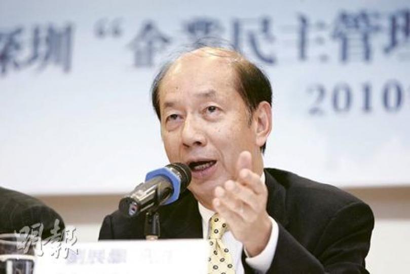 四大商會昨日就內地兩條草案舉行諮詢會。其中,工業總會副主席劉展灝建議,進一步提高及改革最低工資,代替推行兩套新法例。(郭慶輝攝) 四大商會昨日就內地兩條草案舉行諮詢會。其中,工業總會副主席劉展灝建議,進一步提高及改革最低工資,代替推行兩套新法例。(郭慶輝攝)