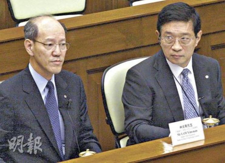 中銀副董事長兼總裁和廣北（右）表示，該行期內銷售雷曼結構性產品佣金收入1.4億元，迄今和解賠償已達約30億元。（李紹昌攝）