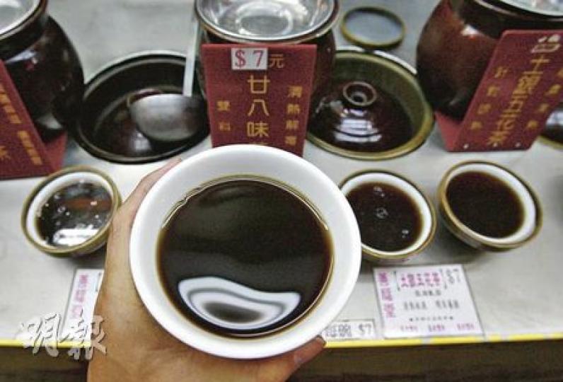 逾半受訪者表示會飲涼茶清熱「下火」，卻未有理會本身體質，有近三成受訪者及他們認識的人曾因飲涼茶而身體不適。（林振東攝）