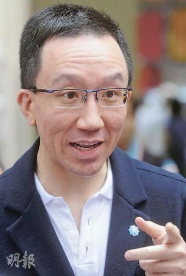 署理食物及衛生局長梁卓偉昨日出席一個活動時解釋，醫管局並非隱瞞瑪嘉烈醫院殮房處理嬰兒遺體失誤的事故，而是尊重家屬的意願，低調處理事件。（尹錦恩攝）