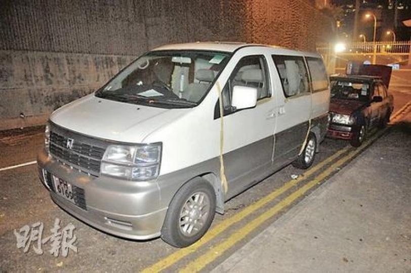 病患纏身男子駕七人車到金鐘，用膠紙密封車外的門窗邊緣，再在車上燒炭尋死。（衛永康攝）
