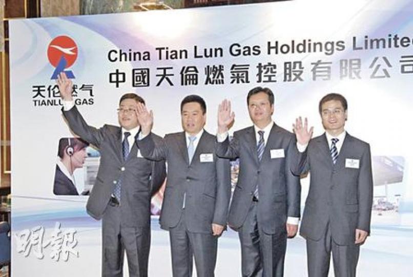 河南天倫燃氣昨起路演，擬最多集資4.1億元，圖左起分別為執行董事馮毅，董事會主席張瀛岑及執行董事冼振源。（陳淑安攝）