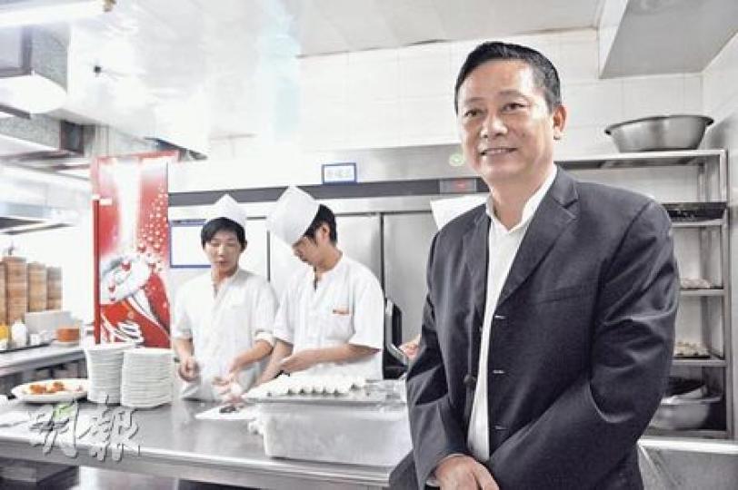 天天漁港集團有限公司董事長黃楚清，引進五常法管理，令廚房井井有條。（陳健佳攝）