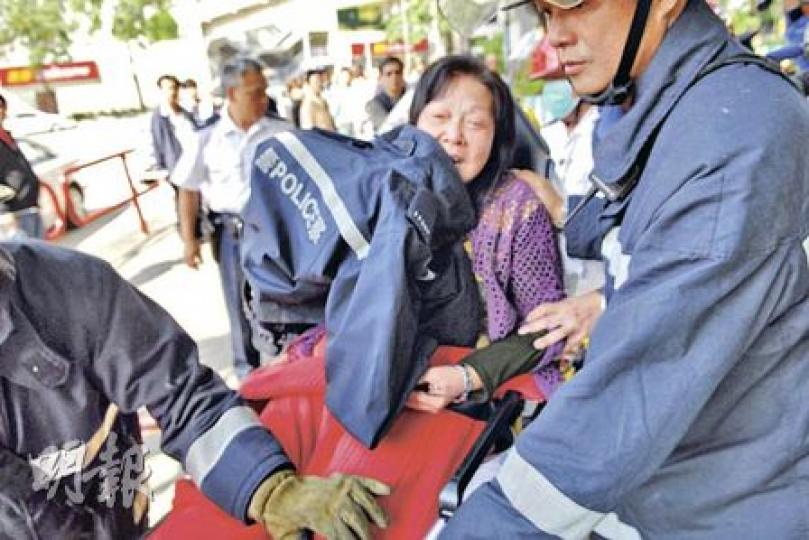 死者母親得知兒子死訊後情緒激動,大哭大叫,其後因不適需送院治理。(梁琬珊攝) 死者母親得知兒子死訊後情緒激動,大哭大叫,其後因不適需送院治理。(梁琬珊攝)