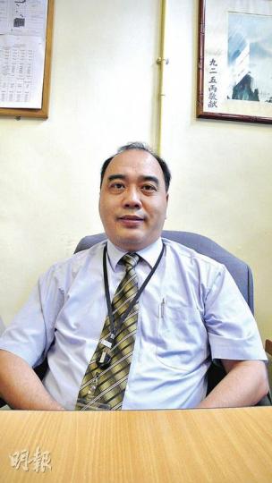 港九潮州公會馬松深中學校長梁國光表示,本學年只取錄20多名中一學生,無奈再次面對殺校危機,即使學校最終決定停辦,仍望全體師生能順利過渡。(蕭輝浩攝) 港九潮州公會馬松深中學校長梁國光表示,本學年只取錄20多名中一學生,無奈再次面對殺校危機,即使學校最終決定停辦,仍望全體師生能順利過渡。(蕭輝浩攝)