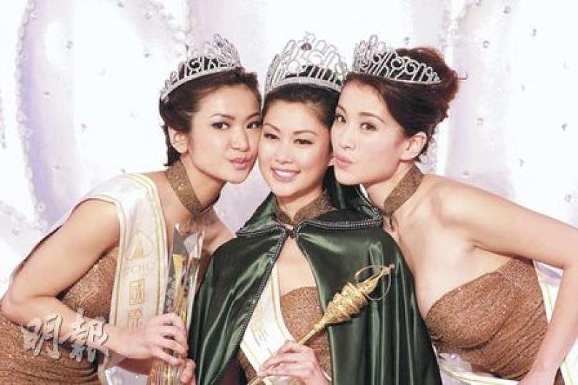 出爐國際中華小姐亞軍陳美妤(左起)、冠軍岑麗香與季軍張慧雯分享喜悅。(劉永銳攝) 出爐國際中華小姐亞軍陳美妤(左起)、冠軍岑麗香與季軍張慧雯分享喜悅。(劉永銳攝)