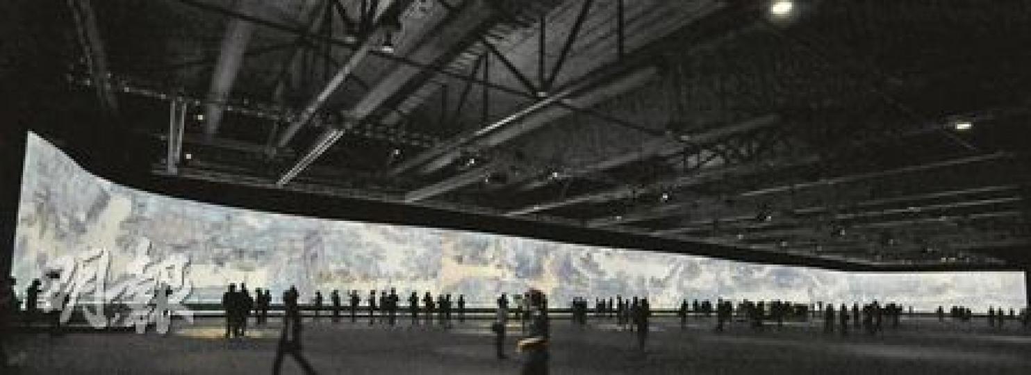 電子動態版《清明上河圖》今天起至29日在亞洲國際博覽館展出,市民可於場館中央近虹橋位置,欣賞整幅《清明上河圖》。(葉漢華攝) 電子動態版《清明上河圖》今天起至29日在亞洲國際博覽館展出,市民可於場館中央近虹橋位置,欣賞整幅《清明上河圖》。(葉漢華攝)