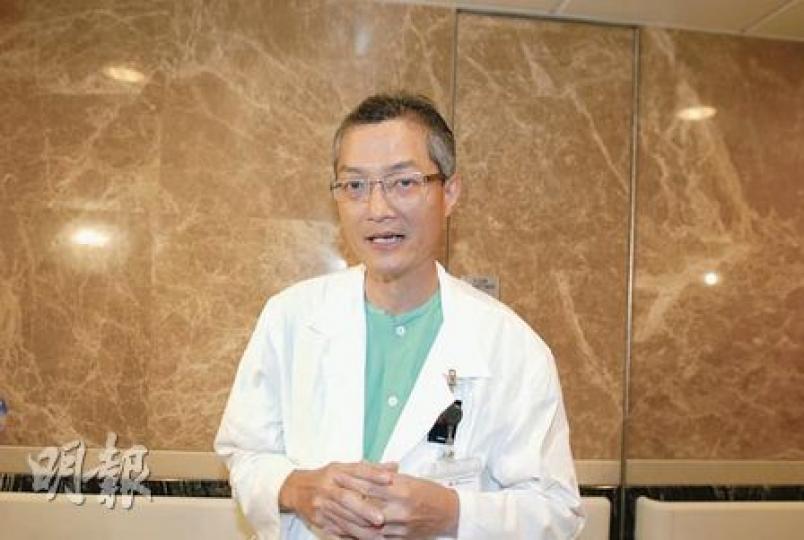 主診醫生盧寵茂(圖)相信換肝續命的關員袁偉祥經休養後,健康及神志可逐步康復。(劉友光攝) 主診醫生盧寵茂(圖)相信換肝續命的關員袁偉祥經休養後,健康及神志可逐步康復。(劉友光攝)