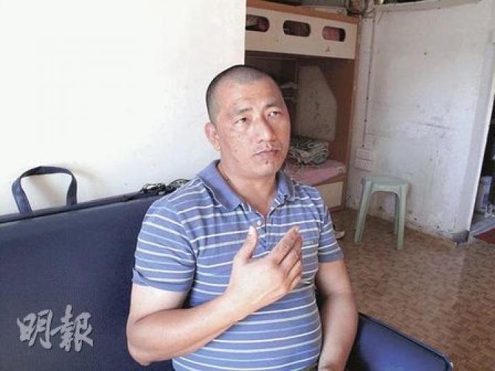 黃維安的父親相信,兒子是因夢遊症發作才墮樓。(梁琬珊攝) 黃維安的父親相信,兒子是因夢遊症發作才墮樓。(梁琬珊攝)