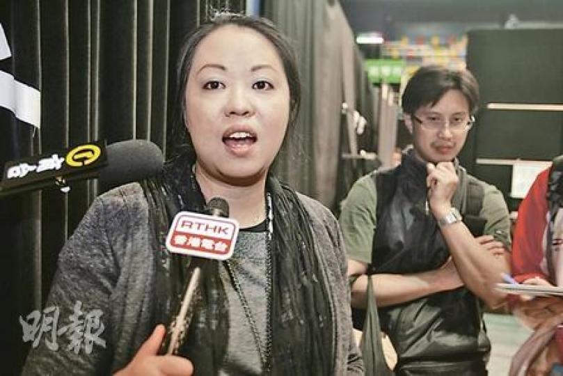 缽仔王業務經理鍾小姐表示,公司已於維園經營近4年,未有聽聞不准售賣食物,會與署方商討。(郭慶輝攝) 缽仔王業務經理鍾小姐表示,公司已於維園經營近4年,未有聽聞不准售賣食物,會與署方商討。(郭慶輝攝)