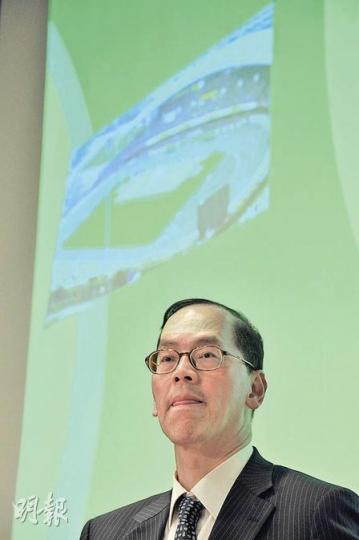 民政事務局長曾德成昨日出席最後一場地區諮詢論壇時表示,該局接獲愈來愈多支持申辦亞運的意見書。(葉漢華攝) 民政事務局長曾德成昨日出席最後一場地區諮詢論壇時表示,該局接獲愈來愈多支持申辦亞運的意見書。(葉漢華攝)