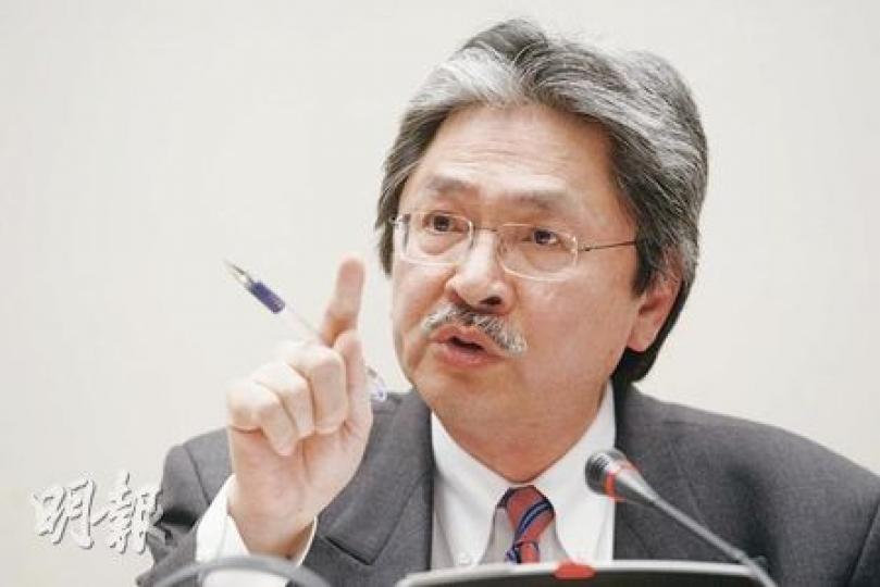 財政司長曾俊華強調,不能排除再有下一輪的量化寬鬆措施,因此政府要以非常措施打擊炒賣活動,防止樓市泡沫形成。(李紹昌攝) 財政司長曾俊華強調,不能排除再有下一輪的量化寬鬆措施,因此政府要以非常措施打擊炒賣活動,防止樓市泡沫形成。(李紹昌攝)