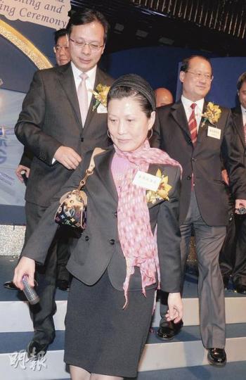 海通國際昨日舉行命名儀式，大批中港財金界要員到賀，包括現為中銀香港助理總裁的朱燕來（國務院前總理朱鎔基的女兒）。（劉焌陶攝）