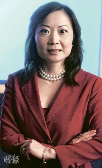 李晶預計,中國明年的GDP增長將達到9%,雖然比今年略為回落,但消費比重顯著增強,GDP結構更為健康,恒生指數比當前水平上漲15%至20%。(劉焌陶攝) 李晶預計,中國明年的GDP增長將達到9%,雖然比今年略為回落,但消費比重顯著增強,GDP結構更為健康,恒生指數比當前水平上漲15%至20%。(劉焌陶攝)