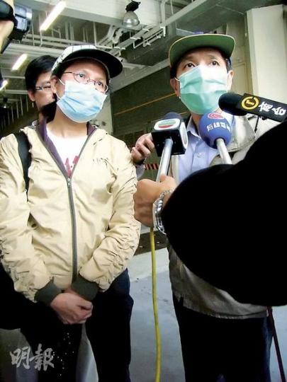 「非常父母」潘志輝(右)及梁淑芳(左)昨在庭外表示,兒子重返校園已一周,沒有不適應,只覺得三年班的功課太淺,「好快做完」。(陳穎鏇攝) 「非常父母」潘志輝(右)及梁淑芳(左)昨在庭外表示,兒子重返校園已一周,沒有不適應,只覺得三年班的功課太淺,「好快做完」。(陳穎鏇攝)