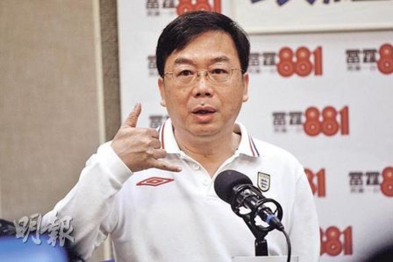 立法會教育界議員張文光昨日批評部分直資學校校長利用學校儲備買樓買股票,是做了「違反社會價值」的事,卻不勇於承認錯誤,要求校長站出來解釋。(李紹昌攝) 立法會教育界議員張文光昨日批評部分直資學校校長利用學校儲備買樓買股票,是做了「違反社會價值」的事,卻不勇於承認錯誤,要求校長站出來解釋。(李紹昌攝)