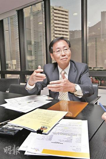 陳健波表示投資已變成興趣,「美國假期沒有股市交易時,我會不習慣」。投資不是聽人家的貼士,而是要做好功課。他每日會記錄投資組合賺蝕、買賣資料,作為投資參考。(李紹昌攝) 陳健波表示投資已變成興趣,「美國假期沒有股市交易時,我會不習慣」。投資不是聽人家的貼士,而是要做好功課。他每日會記錄投資組合賺蝕、買賣資料,作為投資參考。(李紹昌攝)