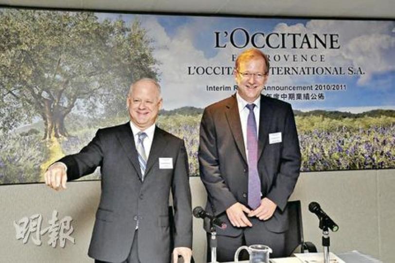 歐舒丹亞太區總裁賀康祖(左)表示,集團計劃在新興市場收購風格相近的牌子,所以不會考慮收購時裝品牌。圖右為集團財務及行政管理部副總經理Thomas Levilion。(張智超攝) 歐舒丹亞太區總裁賀康祖(左)表示,集團計劃在新興市場收購風格相近的牌子,所以不會考慮收購時裝品牌。圖右為集團財務及行政管理部副總經理Thomas Levilion。(張智超攝)