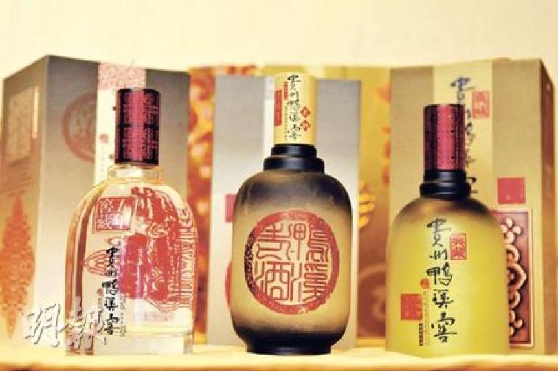 銀基集團繼今年3月取得「永福醬酒」和「國窖1573系列」43度白酒的獨家經銷權後,今年9月亦獲得貴州「鴨溪白酒系列」(見圖)經銷權。(張智超攝) 銀基集團繼今年3月取得「永福醬酒」和「國窖1573系列」43度白酒的獨家經銷權後,今年9月亦獲得貴州「鴨溪白酒系列」(見圖)經銷權。(張智超攝)
