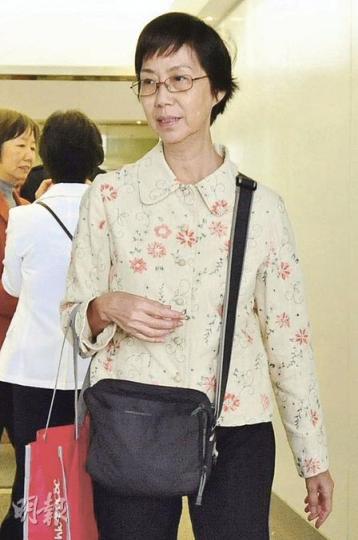 岑丹鳳於2007年曾大力支持仁愛兒童之家,她表示自己與家人都有捐錢,她更介紹不少朋友向被告捐輸,共涉款10萬元。(葉漢華攝) 岑丹鳳於2007年曾大力支持仁愛兒童之家,她表示自己與家人都有捐錢,她更介紹不少朋友向被告捐輸,共涉款10萬元。(葉漢華攝)